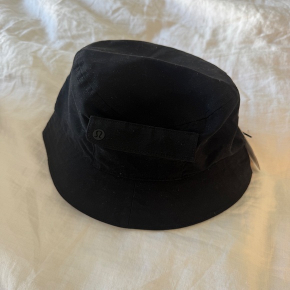 Lululemon Bucket Hat w/ pocket - Picture 4 of 4